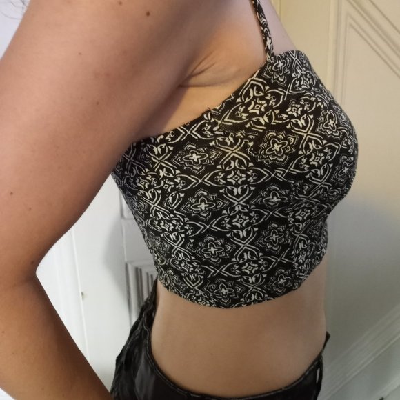 Boho Black & White hook & eye closure Crop Top - Picture 2 of 4